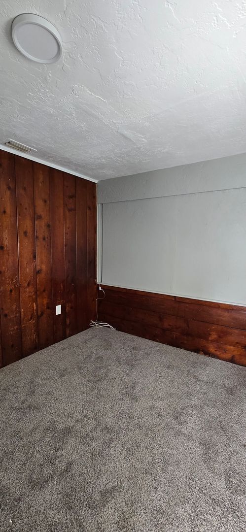 Building Photo - ONE BEDROOM ONE BATHROOM NEWLY RENOVATED A...