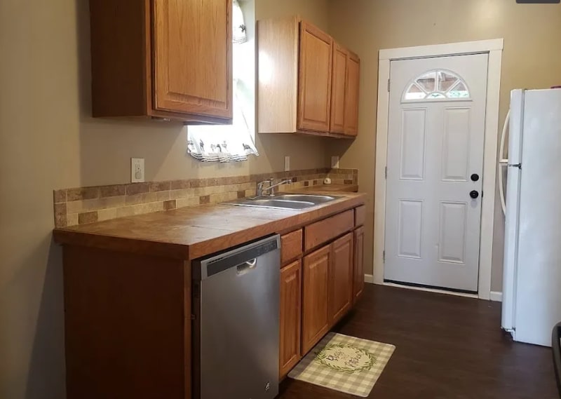 Building Photo - 231 N Elm St