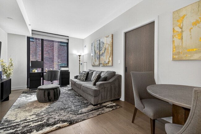 Building Photo - 55 Lagrange St