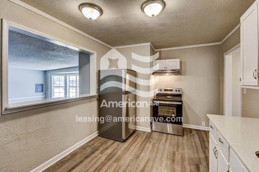 Building Photo - 1615 17th Ave E
