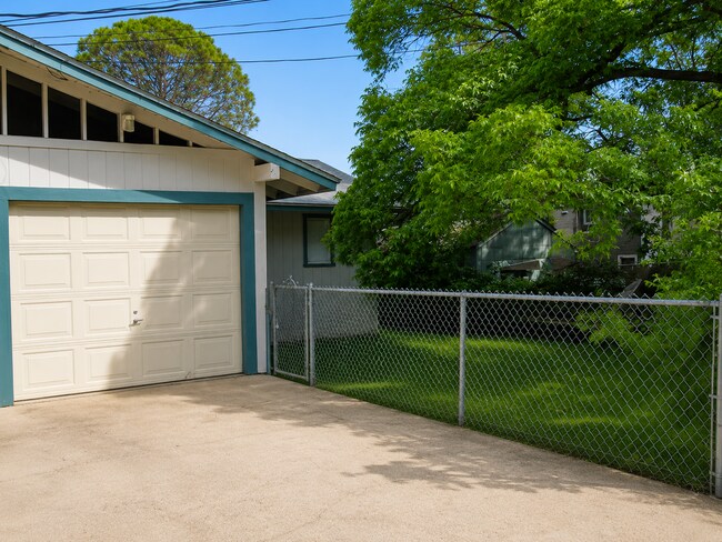 Building Photo - 4812 Avenue H