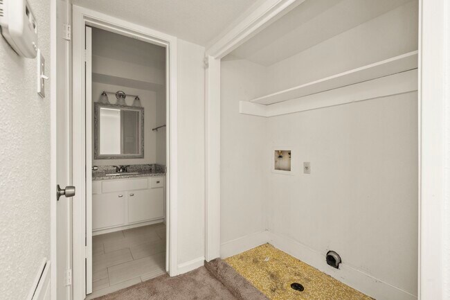 Building Photo - 1115 Augusta Dr