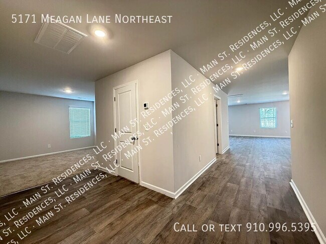 Building Photo - 5171 Meagan Ln NE
