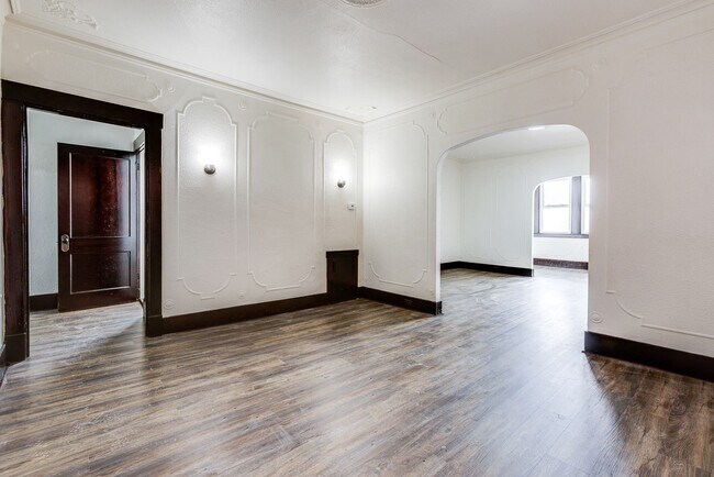 Building Photo - 609 E Warrington Ave