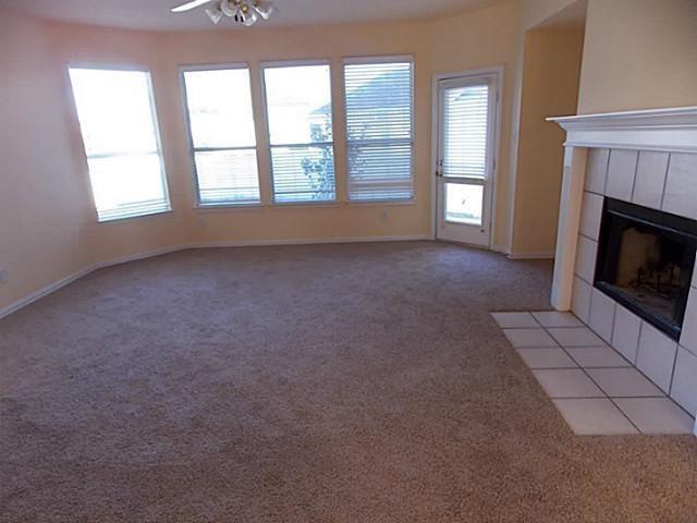 Building Photo - 1425 Oakcrest Dr