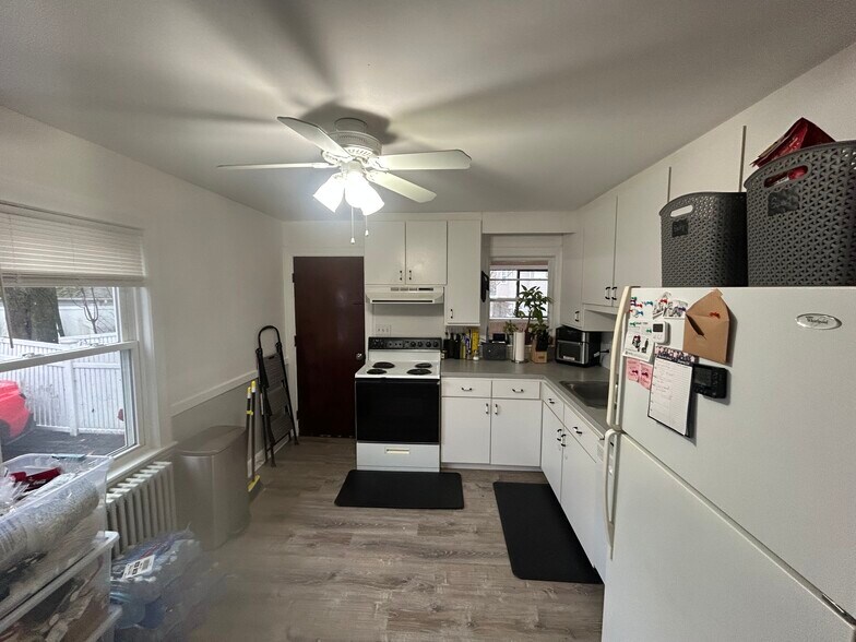 Building Photo - 17 Thayer St