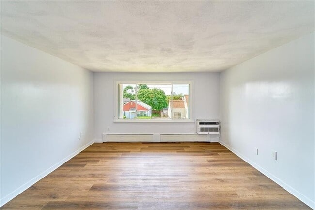 Building Photo - 46 Carman St