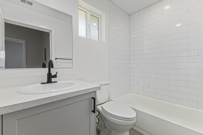 Building Photo - 1435 E Taylor St