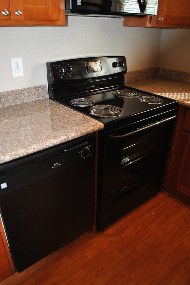 Granite countertop - 21385 Locust St