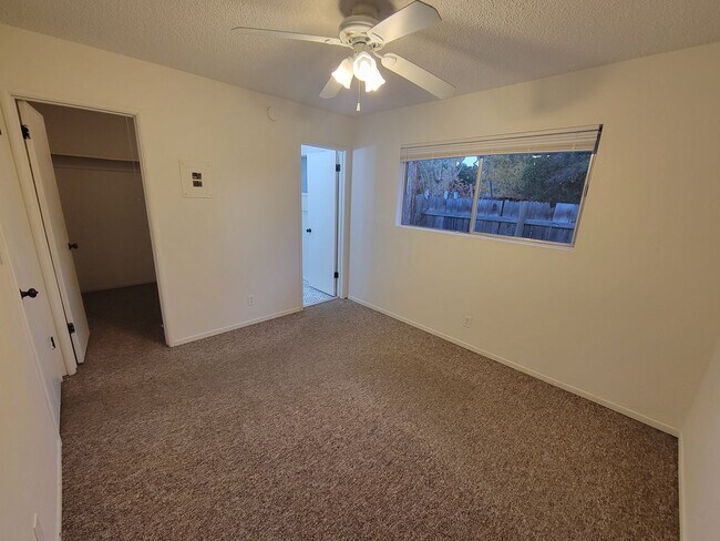 Building Photo - 1 Bedroom 1 Bath Triplex Unit in Los Molinos!