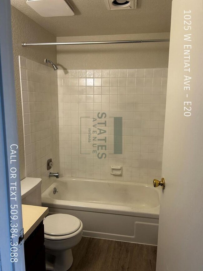 Building Photo - 1025 W Entiat Ave