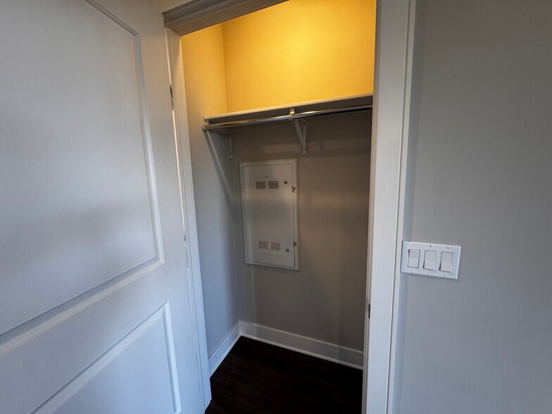 Building Photo - 3845 N Broadway St