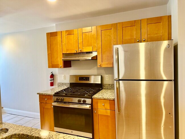 Building Photo - 76 Egmont St