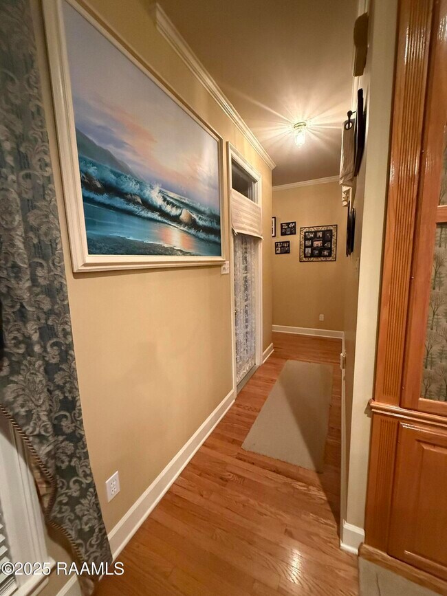 Building Photo - 102 Midland Dr