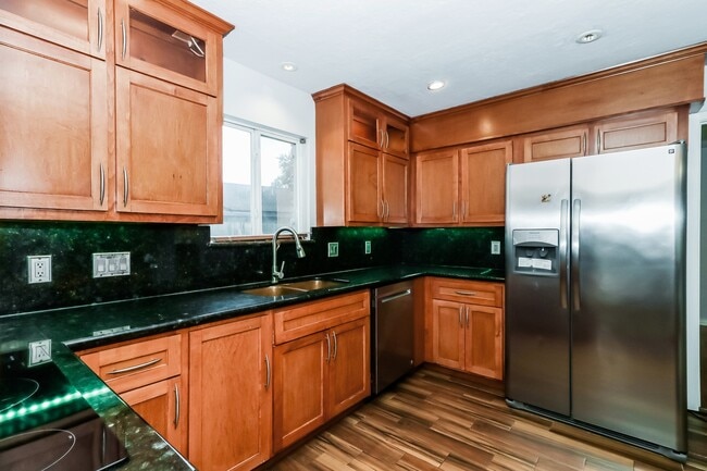 Building Photo - 826 Bradwell Dr