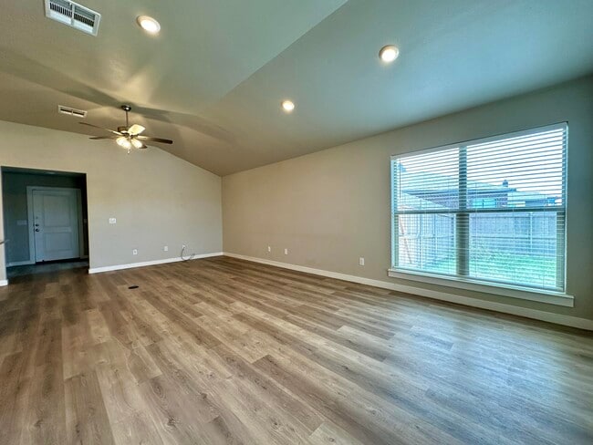 Building Photo - 2933 Abbeville Ave