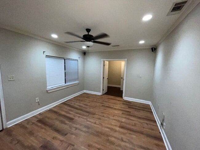 Building Photo - 3 bedrooms 1 bath