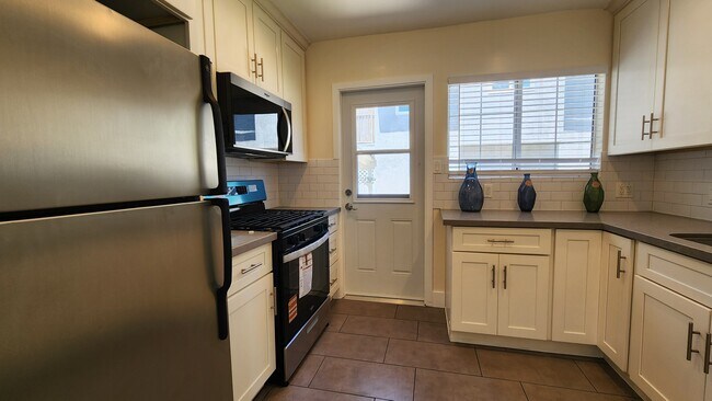 Building Photo - 18009 Bullock St