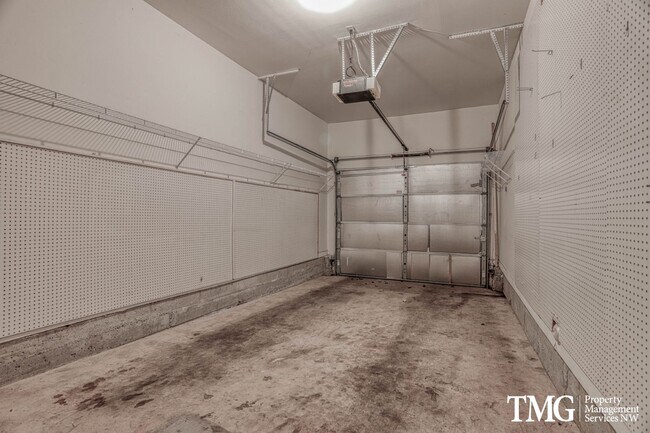 Building Photo - Spacious Ground-Level 2BD Condo with Garage & Resort-Style Amenities
