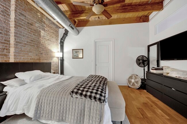 Building Photo - 935 W Randolph St