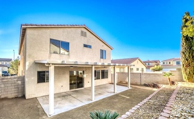Building Photo - 5565 Golden Palms Ct