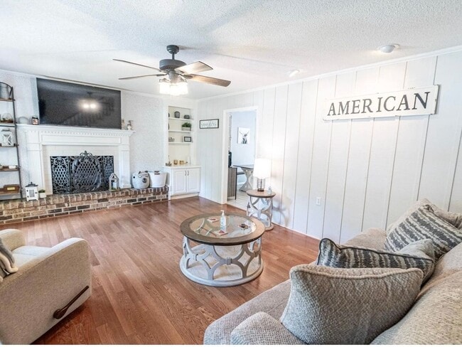 Building Photo - 379 Red Fox Rd