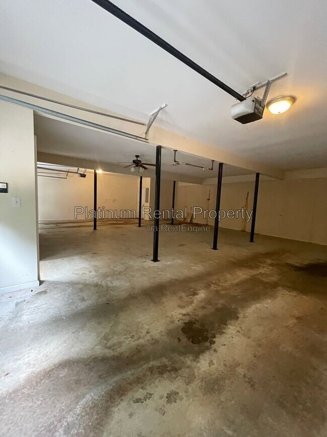 Building Photo - 144 Pointe Cir