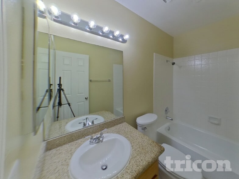 Building Photo - 2232 Ladue Dr