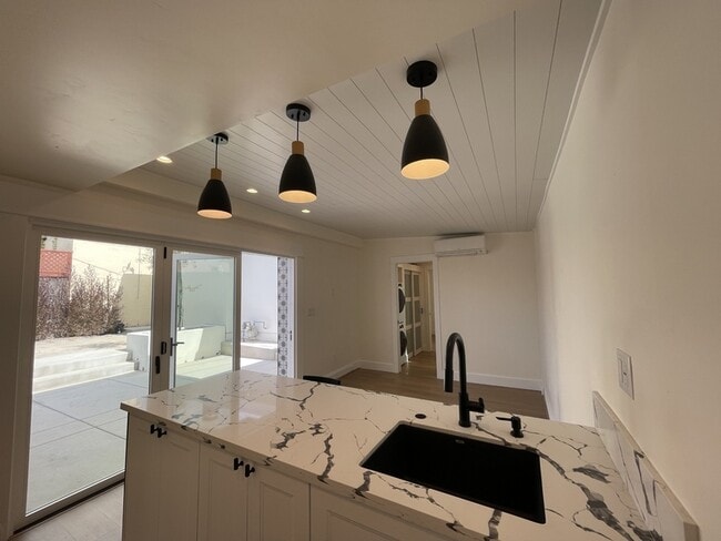 Building Photo - 3358 Bancroft St