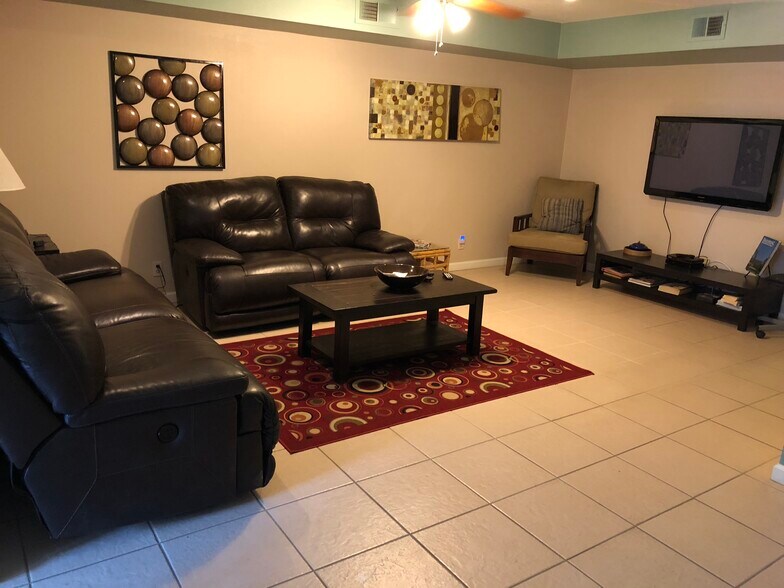 Building Photo - 5301 E Waverly Dr