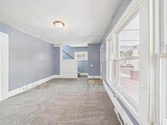 Building Photo - 594 Columbia Ave