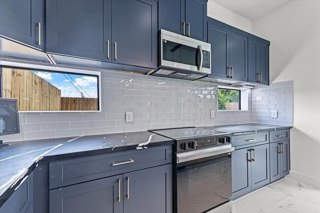 Building Photo - 5110 Longmeadow St