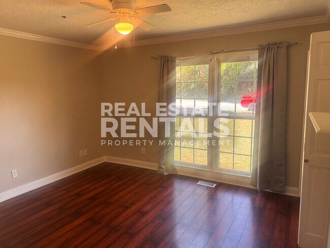 Building Photo - 514 Country Club Pl