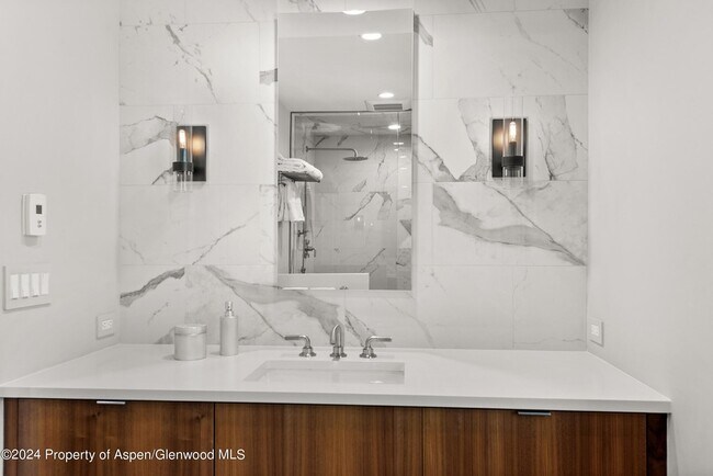 Building Photo - 552 Mountain Laurel Dr