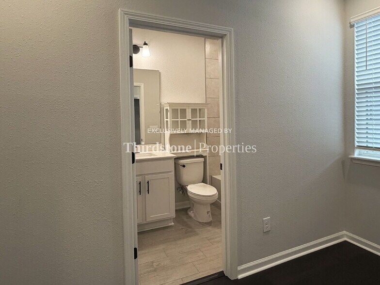 Building Photo - 1090 Farwell St