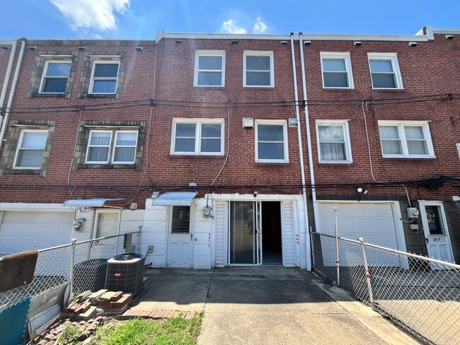 Building Photo - 3 bedroom 1 bath house