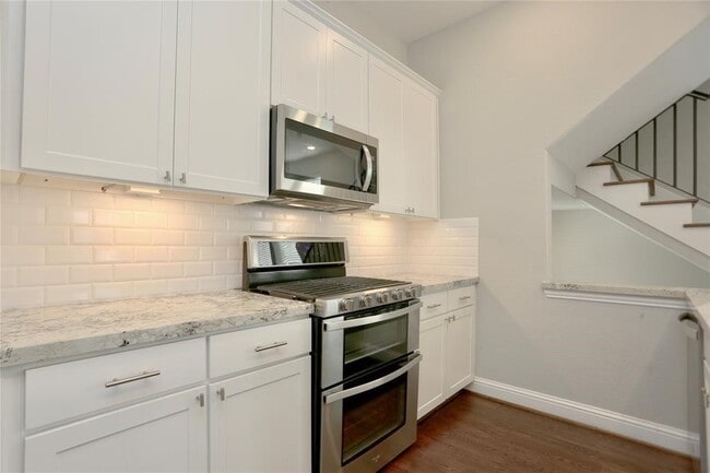 Building Photo - 1227 W 19th St