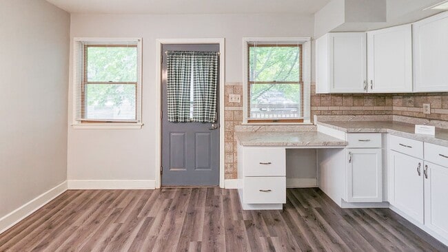 Building Photo - 1408 N Lorraine Ave