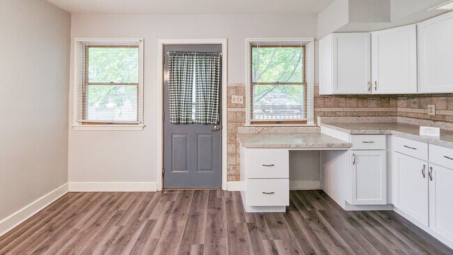 Building Photo - 3 Bedroom Home Preleasing for August 2026! Short Walk from Ball State's Campus! Updated & Spaciou...