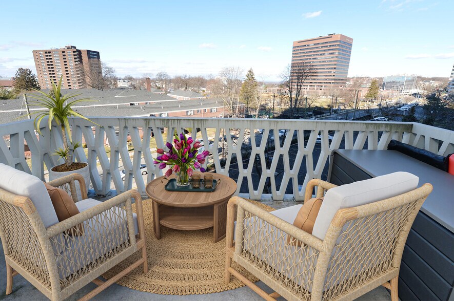 Balcony - 2000 Linwood Ave