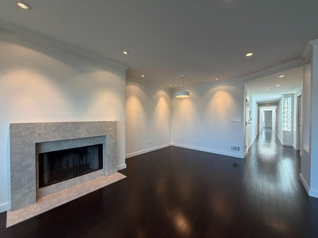 Building Photo - Luxury Pacific Heights 3BD/2.5BA with Private Rooftop Deck