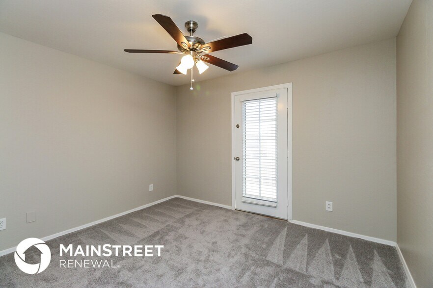 Building Photo - 11221 W Mountain View Dr