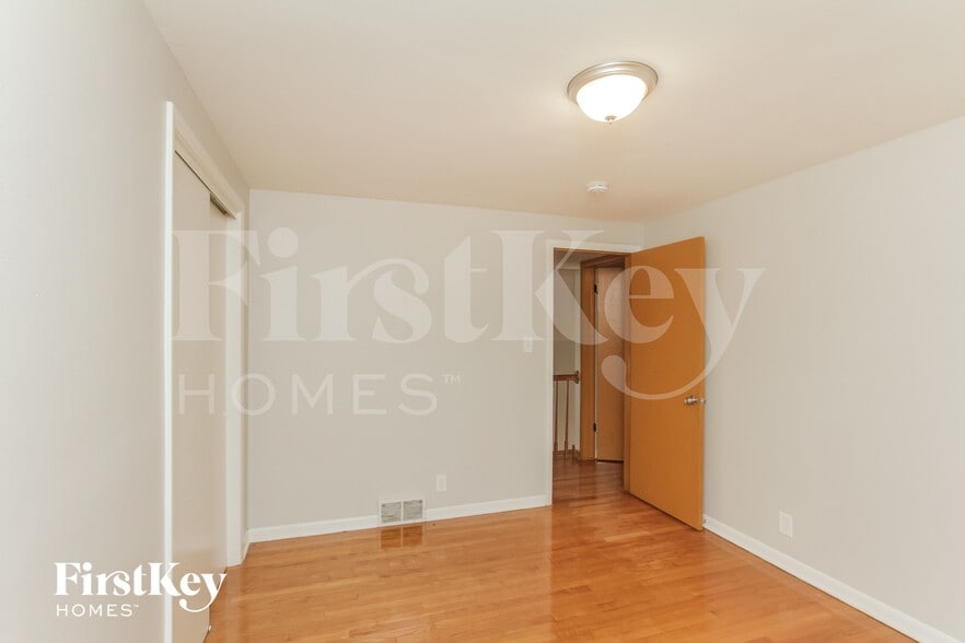 Building Photo - 10437 S Keeler Ave