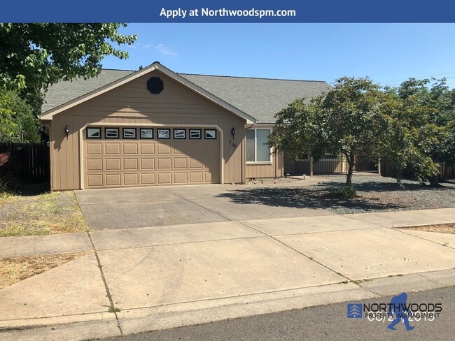 Building Photo - Beautiful 3 Bedroom 2 Bath Home