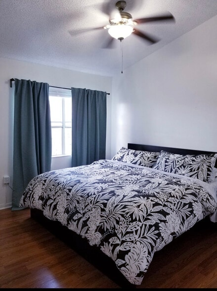 Master bedroom - 2564 Woodgate Blvd