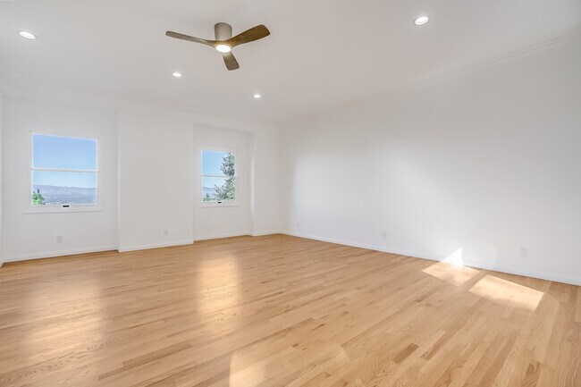 Building Photo - 15851 Mulholland Pl