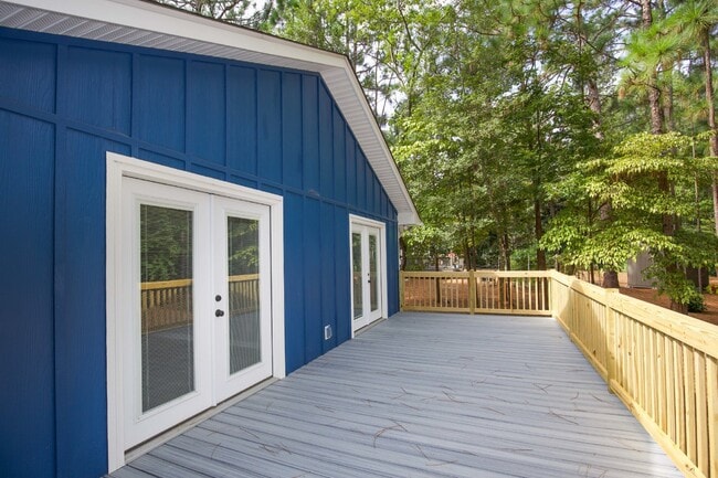 Building Photo - Gorgeous Fully Renovated 3 bedroom home in the Heart of Whispering Pines