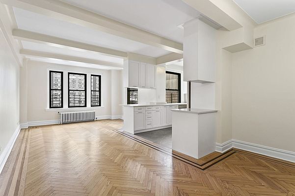 Building Photo - 248 E 68th St