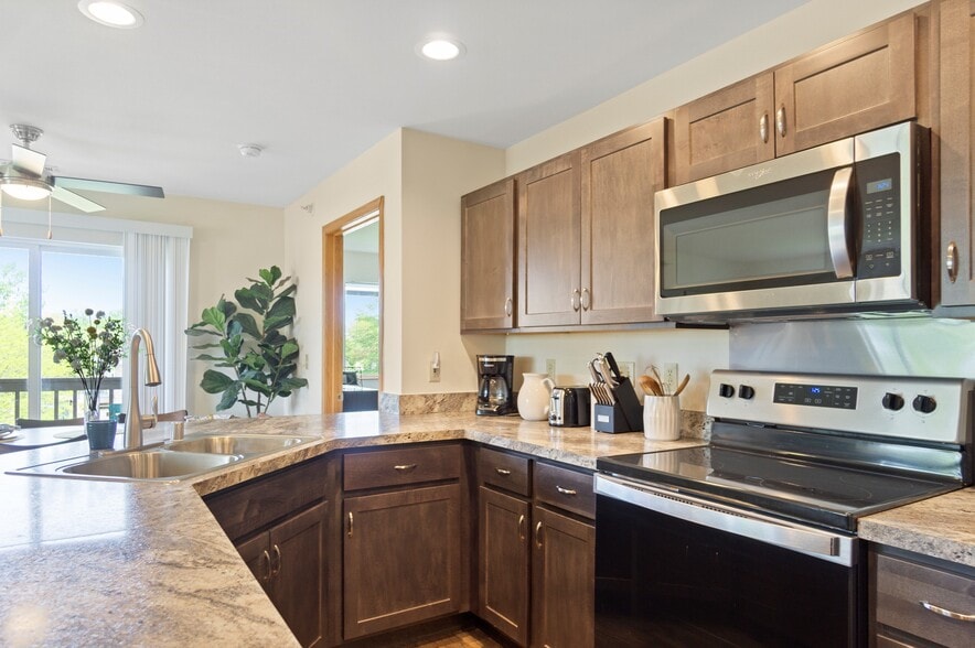 Primary Photo - Saddle Brook Apartments