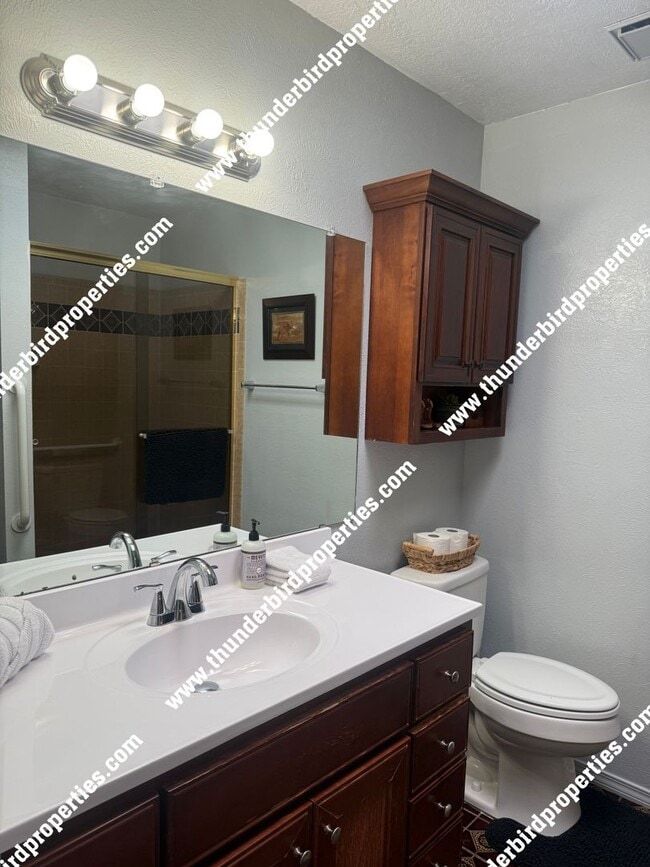 Building Photo - 65 Pheasant Hill Dr NE